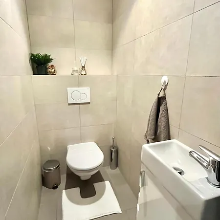 The Elite Iii Downtown Ac & Garage Parking * ブラチスラヴァ