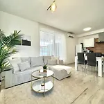 The Elite Iii Downtown Ac & Garage Parking *